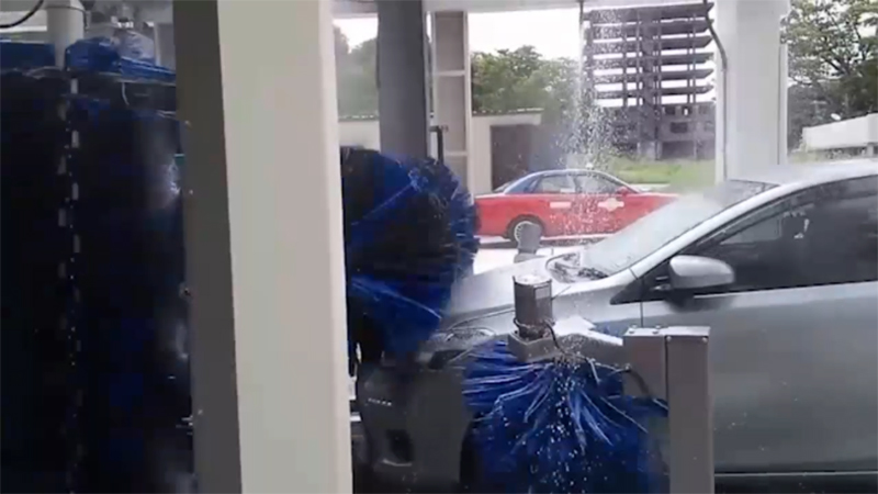 Конвейерная автомойка туннельного типа