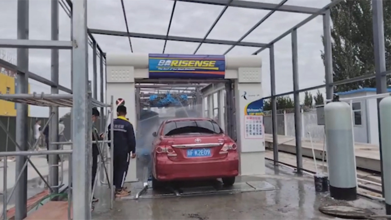 Конвейерная автомойка туннельного типа