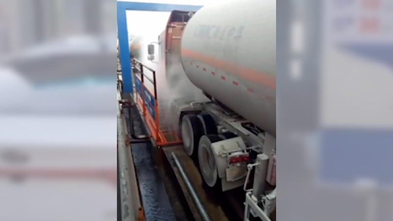 Портальная мойка для грузовых автомобилей