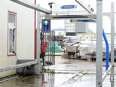 Простой обтекаемый дизайн 