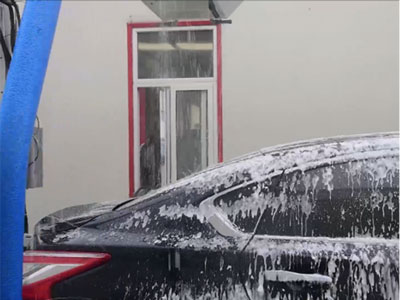 Нанесение автомобильного шампуня спрей-системой