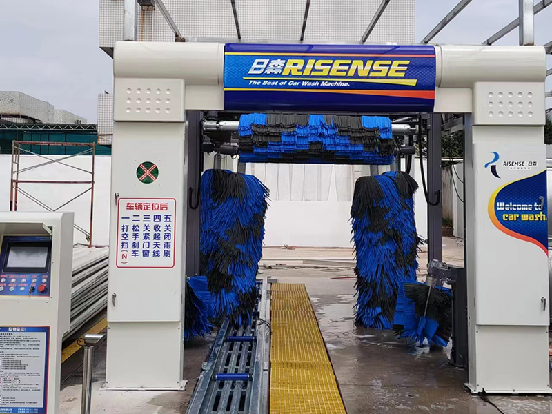 Конвейерная автомойка туннельного типа