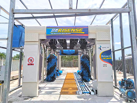 Конвейерная автомойка туннельного типа