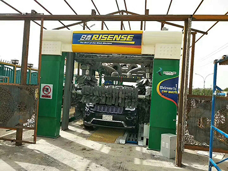 Конвейерная автомойка туннельного типа