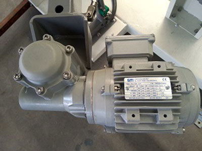 Мотор для щеток